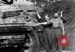 Image libération de soldats américains de camp de prisonniers allemands Allemagne, 1945, de la seconde 10 séquences d'archives historiques vidéo 65675024453