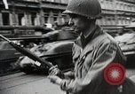 Image -nous et les troupes soviétiques se réunir au Elbe Allemagne, 1945, de la seconde 49 séquences d'archives historiques vidéo 65675024454