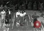 Image Mardi Gras Paris France, 1945, de la seconde 6 séquences d'archives historiques vidéo 65675024461