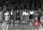 Image Mardi Gras Paris France, 1945, de la seconde 9 séquences d'archives historiques vidéo 65675024461