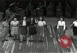 Image Mardi Gras Paris France, 1945, de la seconde 11 séquences d'archives historiques vidéo 65675024461