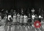 Image Mardi Gras Paris France, 1945, de la seconde 25 séquences d'archives historiques vidéo 65675024461