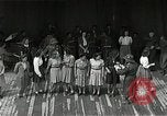 Image Mardi Gras Paris France, 1945, de la seconde 28 séquences d'archives historiques vidéo 65675024461