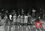 Image Mardi Gras Paris France, 1945, de la seconde 30 séquences d'archives historiques vidéo 65675024461