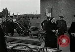 Immagine di Popolo tedesco Nürnberg Germania, 1945, secondo 8 filmato di repertorio 65675024475