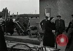 Immagine di Popolo tedesco Nürnberg Germania, 1945, secondo 9 filmato di repertorio 65675024475