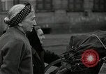 Immagine di Popolo tedesco Nürnberg Germania, 1945, secondo 20 filmato di repertorio 65675024475