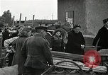 Immagine di Popolo tedesco Nürnberg Germania, 1945, secondo 22 filmato di repertorio 65675024475