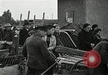 Immagine di Popolo tedesco Nürnberg Germania, 1945, secondo 24 filmato di repertorio 65675024475