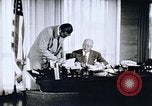 Standbild United States Information Agency Operationen United States USA, 1954, aus Sekunde 44 historischem Filmmaterial Videoclip 65675024522