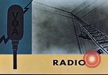 Standbild Voice of America United States USA, 1954, aus Sekunde 5 historischem Filmmaterial Videoclip 65675024528