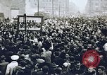 Standbild Streiks und Demonstrationen Ost Berlin Deutschland, 1953, aus Sekunde 26 historischem Filmmaterial Videoclip 65675024530