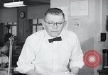 Image United States Information Service contre la propagande soviétique United States USA, 1956, de la seconde 16 séquences d'archives historiques vidéo 65675024533