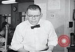 Image United States Information Service contre la propagande soviétique United States USA, 1956, de la seconde 17 séquences d'archives historiques vidéo 65675024533