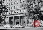 Image United States Information Service contre la propagande soviétique United States USA, 1956, de la seconde 42 séquences d'archives historiques vidéo 65675024533