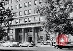 Image United States Information Service contre la propagande soviétique United States USA, 1956, de la seconde 43 séquences d'archives historiques vidéo 65675024533