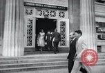 Image United States Information Service contre la propagande soviétique United States USA, 1956, de la seconde 44 séquences d'archives historiques vidéo 65675024533