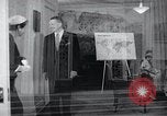 Image United States Information Service contre la propagande soviétique United States USA, 1956, de la seconde 49 séquences d'archives historiques vidéo 65675024533