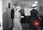 Image United States Information Service contre la propagande soviétique United States USA, 1956, de la seconde 51 séquences d'archives historiques vidéo 65675024533