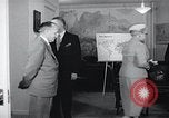 Image United States Information Service contre la propagande soviétique United States USA, 1956, de la seconde 52 séquences d'archives historiques vidéo 65675024533