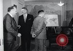 Image United States Information Service contre la propagande soviétique United States USA, 1956, de la seconde 53 séquences d'archives historiques vidéo 65675024533