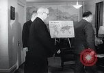 Image United States Information Service contre la propagande soviétique United States USA, 1956, de la seconde 55 séquences d'archives historiques vidéo 65675024533