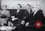 Image United States Information Service contre la propagande soviétique United States USA, 1956, de la seconde 60 séquences d'archives historiques vidéo 65675024533