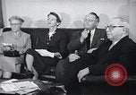 Image United States Information Service contre la propagande soviétique United States USA, 1956, de la seconde 61 séquences d'archives historiques vidéo 65675024533