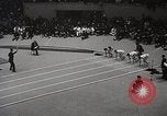 Standbild Millrose games New York United States USA, 1939, aus Sekunde 5 historischem Filmmaterial Videoclip 65675024551