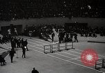 Standbild Millrose games New York United States USA, 1939, aus Sekunde 14 historischem Filmmaterial Videoclip 65675024551