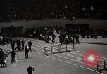 Standbild Millrose games New York United States USA, 1939, aus Sekunde 15 historischem Filmmaterial Videoclip 65675024551