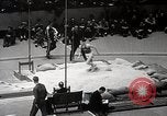 Standbild Millrose games New York United States USA, 1939, aus Sekunde 45 historischem Filmmaterial Videoclip 65675024551