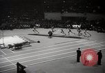 Standbild Millrose games New York United States USA, 1939, aus Sekunde 55 historischem Filmmaterial Videoclip 65675024551