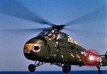 Standbild US Marine Corps UH 34D Hubschrauber Atlantik, 1962, aus Sekunde 10 historischem Filmmaterial Videoclip 65675024589