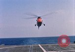 Immagine di Elicottero atterra sul ponte Oceano atlantico, 1962, secondo 3 filmato di repertorio 65675024590
