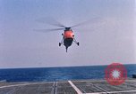 Immagine di Elicottero atterra sul ponte Oceano atlantico, 1962, secondo 4 filmato di repertorio 65675024590