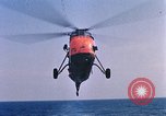 Immagine di Elicottero atterra sul ponte Oceano atlantico, 1962, secondo 12 filmato di repertorio 65675024590