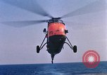 Immagine di Elicottero atterra sul ponte Oceano atlantico, 1962, secondo 13 filmato di repertorio 65675024590