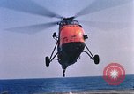 Immagine di Elicottero atterra sul ponte Oceano atlantico, 1962, secondo 14 filmato di repertorio 65675024590