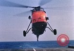 Immagine di Elicottero atterra sul ponte Oceano atlantico, 1962, secondo 16 filmato di repertorio 65675024590
