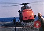 Immagine di Elicottero atterra sul ponte Oceano atlantico, 1962, secondo 20 filmato di repertorio 65675024590