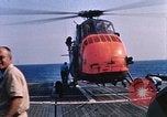 Immagine di Elicottero atterra sul ponte Oceano atlantico, 1962, secondo 22 filmato di repertorio 65675024590