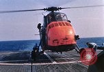Immagine di Elicottero atterra sul ponte Oceano atlantico, 1962, secondo 24 filmato di repertorio 65675024590