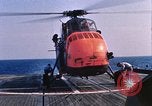 Immagine di Elicottero atterra sul ponte Oceano atlantico, 1962, secondo 27 filmato di repertorio 65675024590