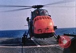 Immagine di Elicottero atterra sul ponte Oceano atlantico, 1962, secondo 30 filmato di repertorio 65675024590