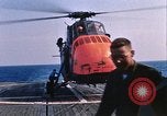 Immagine di Elicottero atterra sul ponte Oceano atlantico, 1962, secondo 31 filmato di repertorio 65675024590