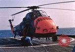 Immagine di Elicottero atterra sul ponte Oceano atlantico, 1962, secondo 53 filmato di repertorio 65675024590