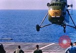 Standbild US Marine Corps UH 34D Hubschrauber landet auf Deck Cape Canaveral Florida USA, 1962, aus Sekunde 22 historischem Filmmaterial Videoclip 65675024593