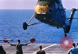 Standbild US Marine Corps UH 34D Hubschrauber landet auf Deck Cape Canaveral Florida USA, 1962, aus Sekunde 24 historischem Filmmaterial Videoclip 65675024593