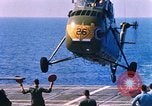 Standbild US Marine Corps UH 34D Hubschrauber landet auf Deck Cape Canaveral Florida USA, 1962, aus Sekunde 25 historischem Filmmaterial Videoclip 65675024593
